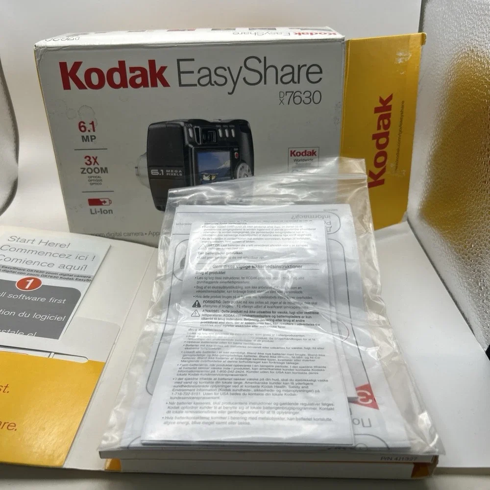 Kodak EasyShare DX7630 Digital Camera w/ Batteries, Charger, and Transfer Base